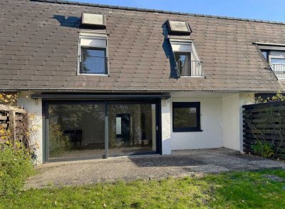 Modernisiertes Reihenhaus mit Garage und Carport in Hannover-Kirchrode