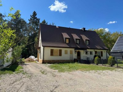 Grundstück mit renovierungsbedürftiger Doppelhaushälfte inkl. großem Garten und Waldgrundstück