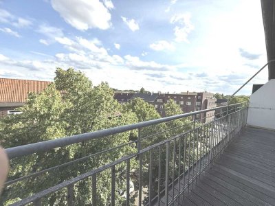 Schöne 3 Zi.-Whg. mit Vollbad, Wohnküche mit EBK und Dachterrasse