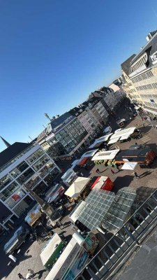 *Hochwertig möblierte 3-Zimmer- Wohnung mit Marktblick!*