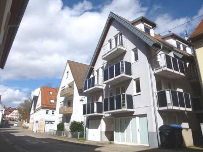 Zentral gelegenes Mehrfamiliehaus mit kleiner Gewerbefläche !