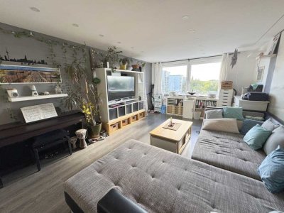 Gut geschnittene und helle Eigentumswohnung mit Blick ins Weite und Loggia