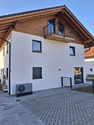 Attraktive 6-Zimmer-Doppelhaushälfte mit gehobener Innenausstattung und EBK in Bad Heilbrunn