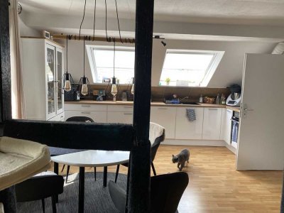 Wohnen mit Charakter: Vier-Zimmer-Dachgeschosswohnung in Wuppertal