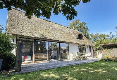 REETDACHTRAUM IN BESTLAGE VON ST. PETER-ORDING. IHR NEUES ZUHAUSE ODER PERFEKTES WOCHENENDREFUGIUM.
