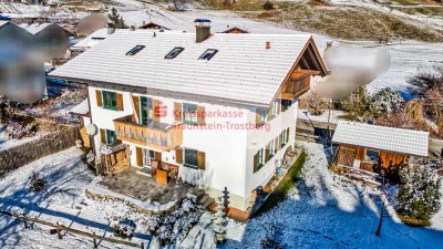 Charmante Maisonette-Wohnung mit ca. 350 m² großem Garten