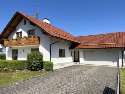 Wunderschönes Landhaus mit Aussicht in Pflugdorf plus Einliegerwohnung - !Nahwärme Anschluss!