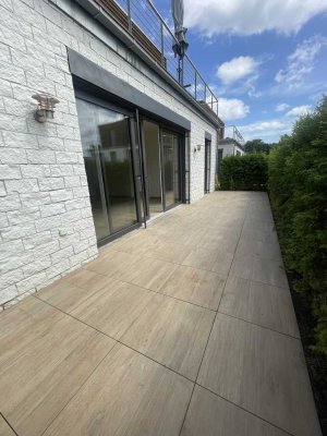 Geschmackvolle, neuwertige 3-Raum-Hochparterre-Wohnung mit lux. Innenausstattung