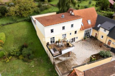 Außergewöhnliches Reihenendhaus mit Carport, in idyllischer Lage