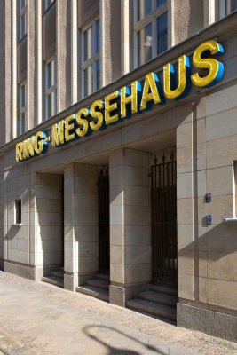 "4-Zimmer-EG-Schmuckstück im Hofgebäude: 2 Bäder, Loggia, Balkon, Stellplatz!"