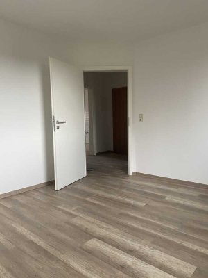 Geräumige 2-Zimmer-Wohnung im Erdgeschoss mit Tageslichtbad!