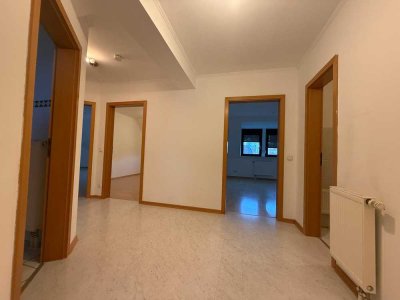 Attraktive Große 4 Zimmerwohnung mit Balkon in Runkel-Eschau