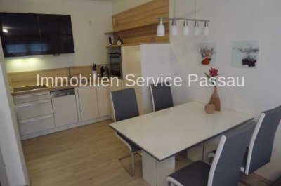 Schöne 2-Zimmer-Wohnung mit Südterrasse, moderner Markeneinbauküche u. Kfz.Stellplätze! Barrierefrei