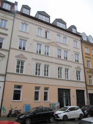 Schöne 2-Zimmer-Altbauwohnung mit großer Wohnküche in Bestlage München