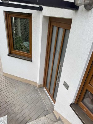 Ansprechende 2,5-Zimmer-Souterrain-Wohnung mit Einbauküche in Föritztal OT Weidhausen