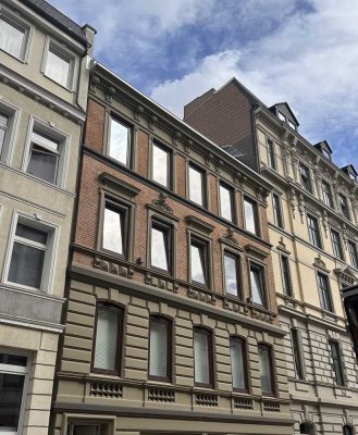 Direkt vom Bauträger: Altbau Wohnung parallel zur Elbchaussee und dem Hafen