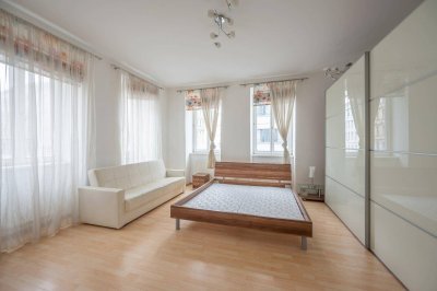++MG7++ Ruhige 2-Zimmer Altbauwohnung mit viel Potenzial.