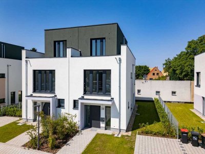 Eigener Strand - Leben, wo andere Urlaub machen mit Zugang zum Wasser!  – moderne Doppelhaushälfte