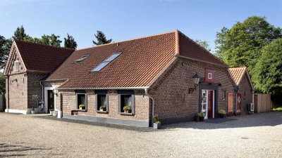 Loft in ehemaliger Scheune mit 130 qm, 3 Zi. u. Garten auf Landgut mit 4 weiteren Einheiten.