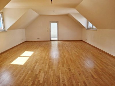 Schöne, kleinere Single-/Pärchenwohnung (barrierefrei) mit 14 m² Loggia und Garagenabstellplatz (optional)