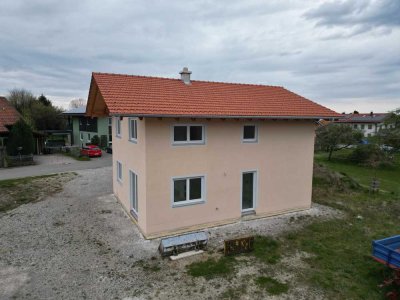 Günstiges 6,5-Zimmer-Einfamilienhaus mit EBK bei Traunstein