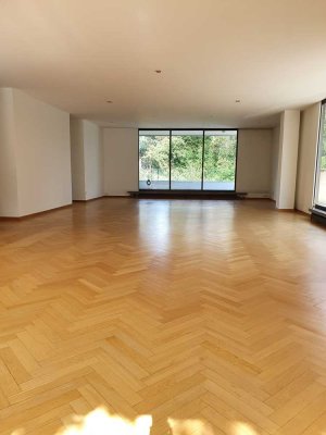 Großzügige, lichtdurchflutete Wohnung mit umlaufender Terrasse im Zooviertel