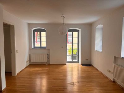 Stilvolle 3-Raum-Wohnung in charmantem Denkmalhaus - Ab sofort verfügbar!