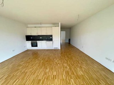 Schöne  4-Zimmer-Wohnung mit Einbauküche und Balkon