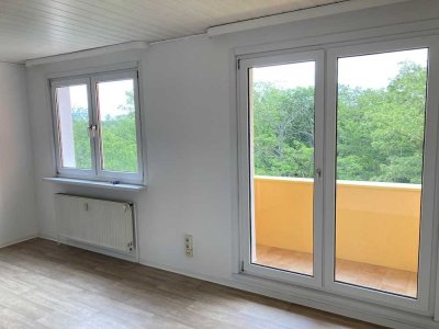 Drei Zimmer mit Einbauküche