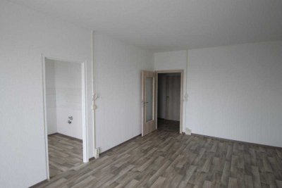 2-Raum-Wohnung mit Südbalkon im 3. Geschoss zu vermieten