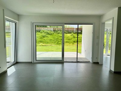 3,5 Zimmer - Erdgeschosswohnung: Neubau mit Garten, EBK, Garage in Abtsgmünd