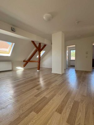 Die ersten beiden Monate mietfrei: Attraktive Dachgeschosswohnung mit Küche