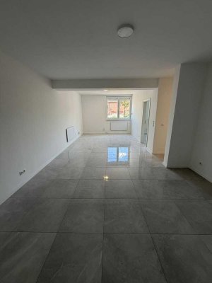 Frisch saniert & sofort frei - moderne 2-Zimmer-Wohnung