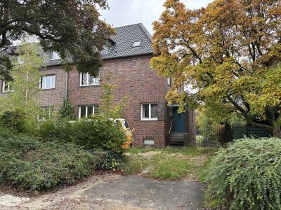 Reihenendhaus mit Garage und Pkw-Stellplätzen in Krefeld