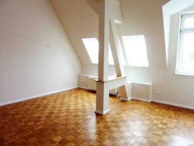 Geschmackvolle, gepflegte 2-Zimmer-Dachgeschosswohnung in Berlin Johannisthal (Treptow)
