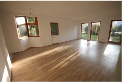 Attraktive 2-Zimmer-Souterrain-Wohnung mit Balkon in Gummersbach
