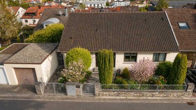 Großzügiges Anwesen mit Weinbergblick, Gartenidylle und weiterem Baupotenzial