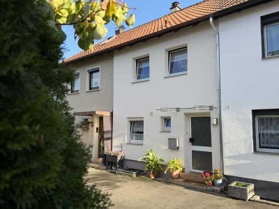 Ihr Weg zum Eigenheim - Gepflegtes Mittelhaus mit kleinem Garten