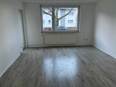 **Erdgeschosswohnung mit BALKON und Tageslichtbad**MIT NEUEN BODEN*