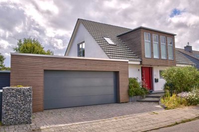 Außergewöhnliches freistehendes Einfamilienhaus mit großem Garten in Neuss