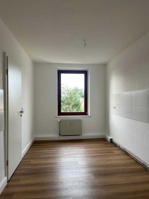 Ländlich gelegene 2-Raum-Wohnung mit EBK in MD-Lemsdorf