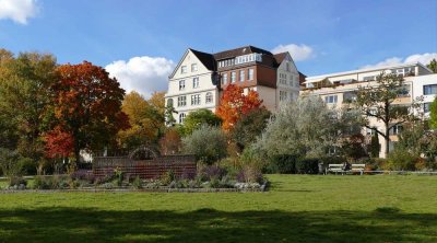 Kleines Büro & Platz für 3 köpfige Familie gesucht? Altbauetage mit Lift könnte Ihre Lösung sein!
