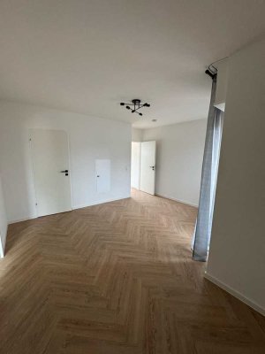 ERSTBEZUG nach Sanierung mit Balkon