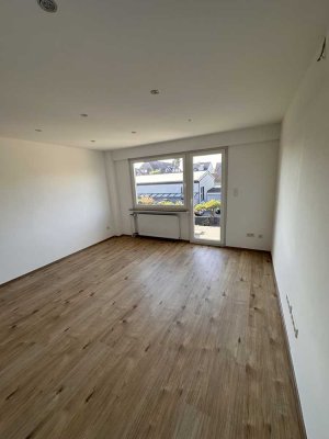 Sanierte 2-Raum-Wohnung mit Balkon und Einbauküche in Leverkusen