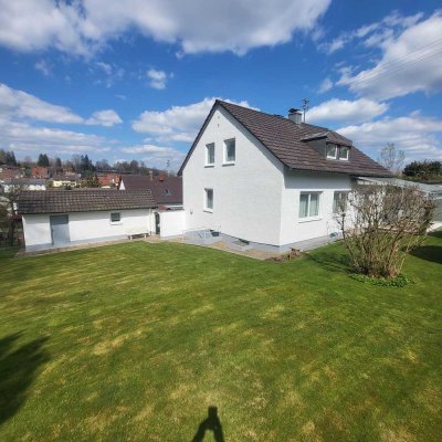 Provisionsfreie Wohlfühloase! 2 Wohnungen mit großem Grundstück, sofort beziehbar