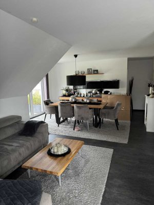 Attraktive und neuwertige 4-Zimmer-DG-Wohnung mit gehobener Innenausstattung mit Balkon in Bendorf