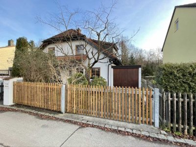 Tolle DHH GERMERING in Top-Lage: Schöner Garten + eigener Waldzugang + großer Balkon + Kamin + Garag