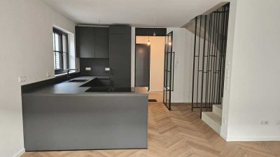 Modernes Stadthaus über 3 Etagen mit Garten und 2 Außenstellplätze - Erstbezug in Abensberg
