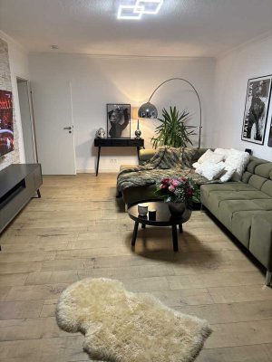 Schöne und großzügige 3 Zimmer Wohnung mit Garagenstellplatz direkt in Pulheim!