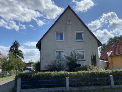 Mach was Gutes Neues draus! Geräumiges Wirtschaftswunderhaus, Doppelgarage, Werkstatt und Garten